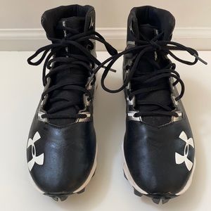 Boys  black Under Armour football cleats